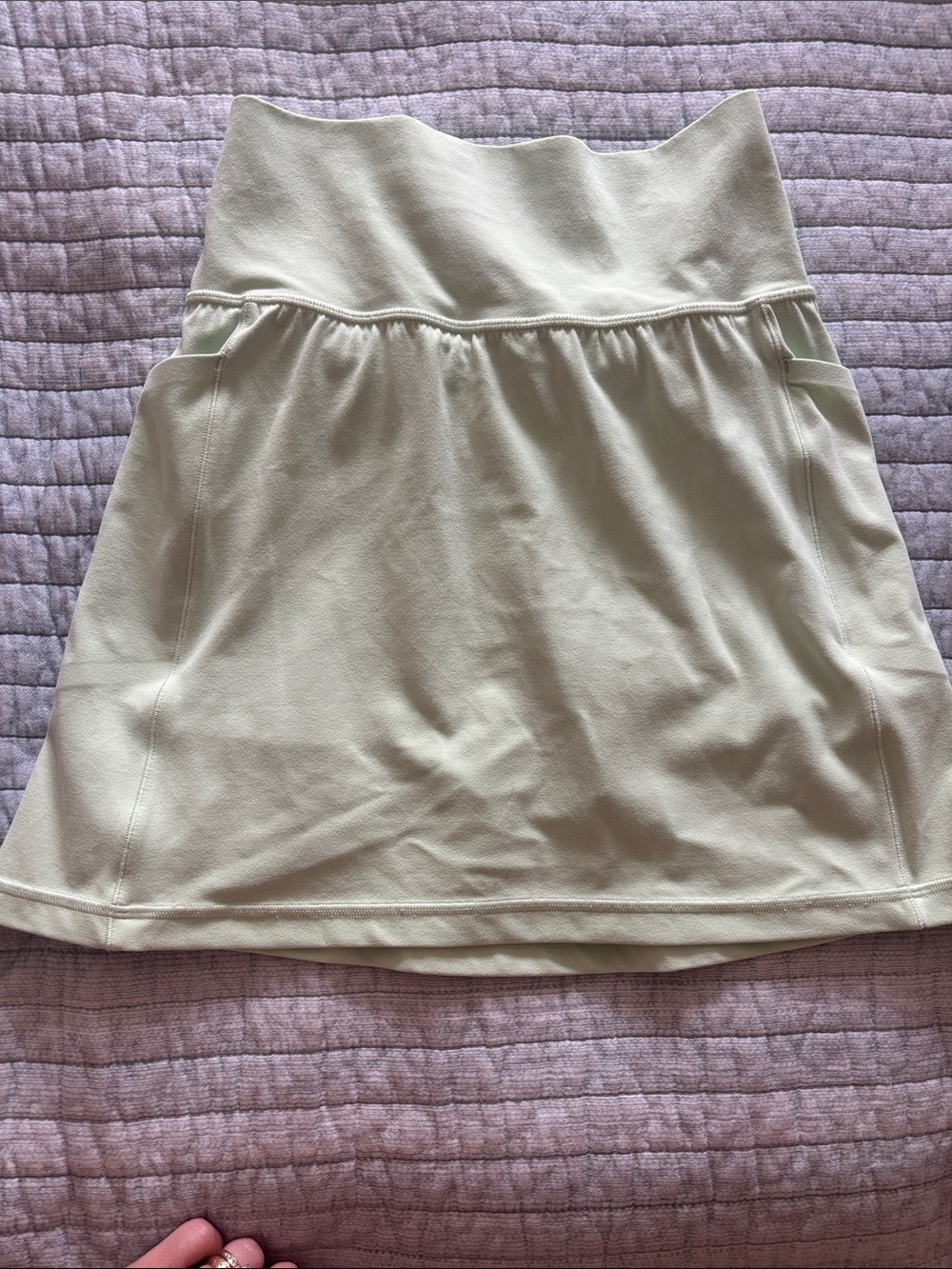 Athleta Salutation stash pocket 16.5” skirt in light lime